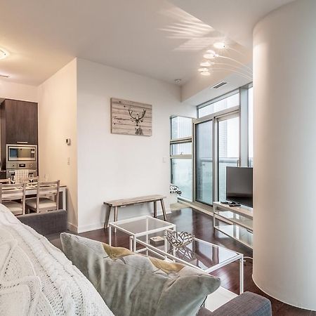 Aoc Suites - Two Bedroom Condo - City/Cn Tower View 多伦多 外观 照片