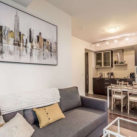 Aoc Suites - Two Bedroom Condo - City/Cn Tower View 多伦多 外观 照片