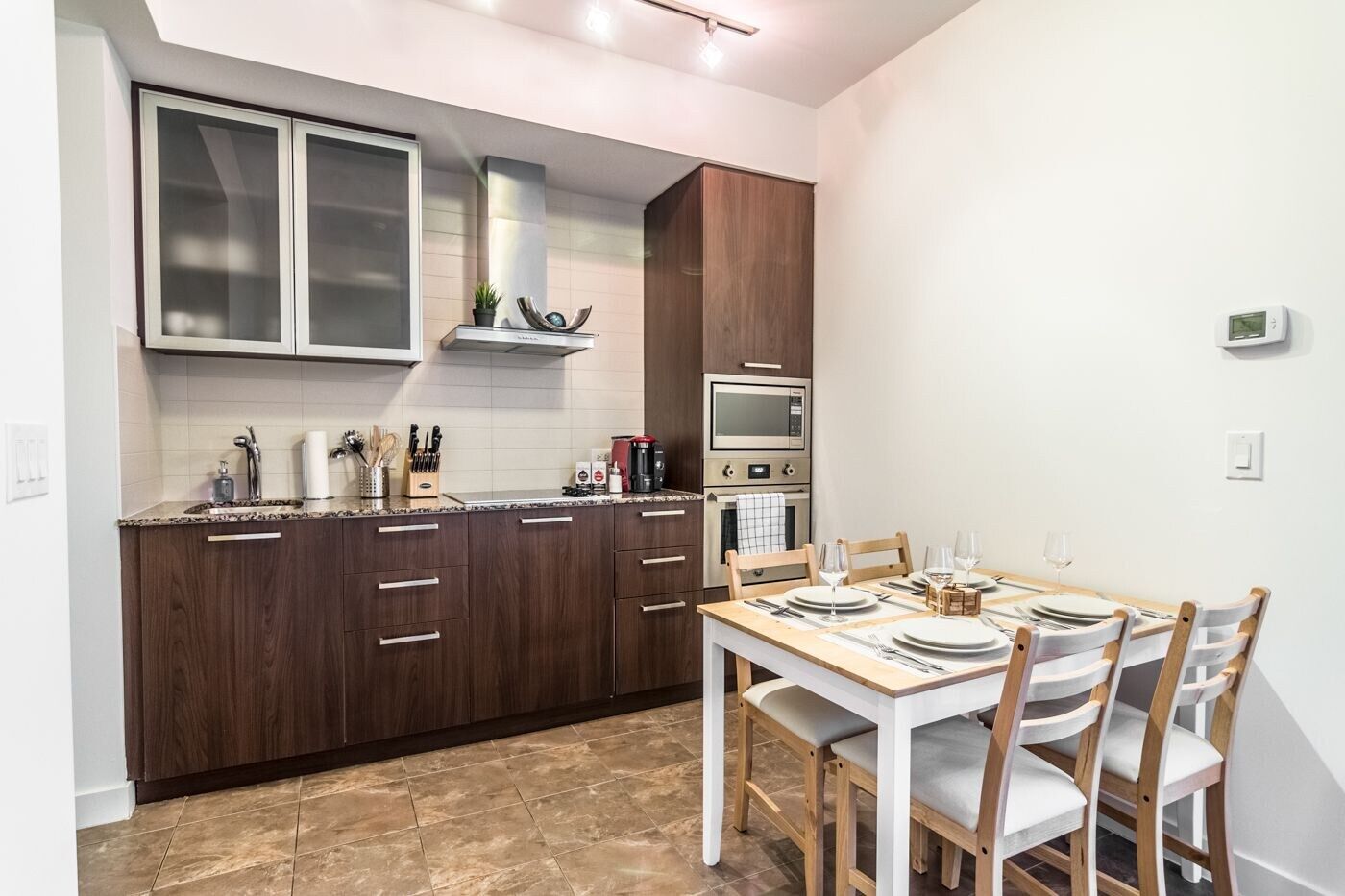 Aoc Suites - Two Bedroom Condo - City/Cn Tower View 多伦多 外观 照片